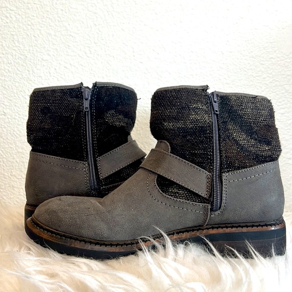 Women’s gray buckle ankle boots - Picture 6 of 8